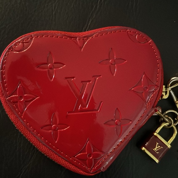 EUC Louis Vuitton Vernis Heart Coin Wallet - Picture 2 of 16